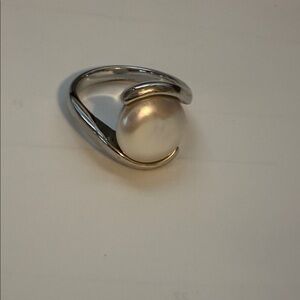 Elegant Silver Pearl Ring